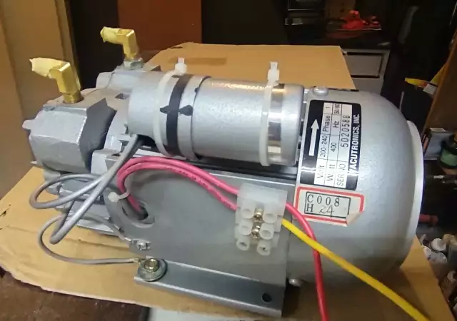 6. Снимка на Вакуумна помпа 220V монофазна vacutronics vacuum pump DV