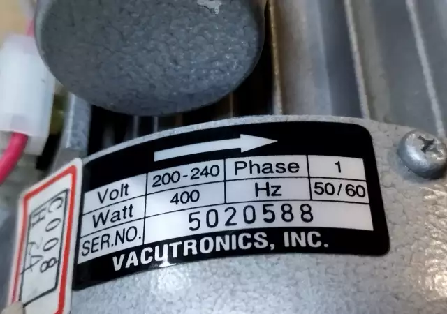 9. Снимка на Вакуумна помпа 220V монофазна vacutronics vacuum pump DV