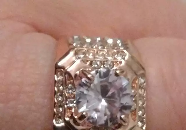 2. Снимка на Масивен пръстен с диамант и цирконий