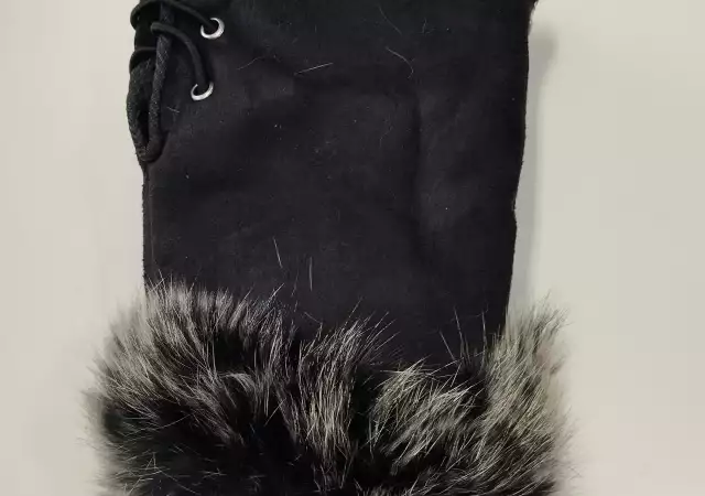 3. Снимка на Дамски ръкавици велур в черен цвят със естествен косъм - 5