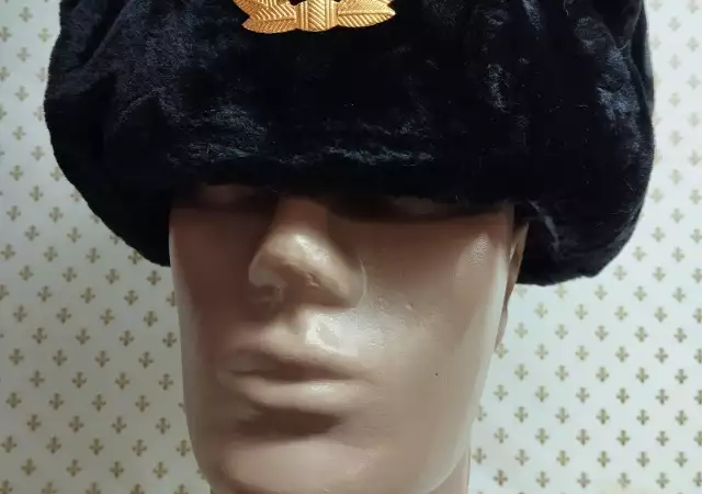 1. Снимка на Мъжка руска шапка в черен цвят с еко косъм - 2