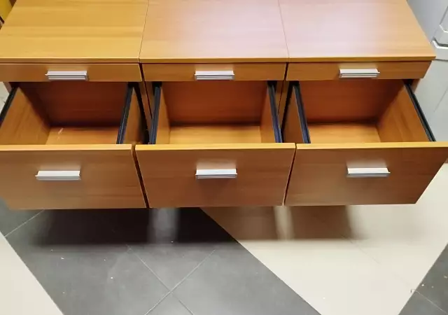 3. Снимка на Контейнер - кантонерка за бюро офис шкаф с три чекмеджета