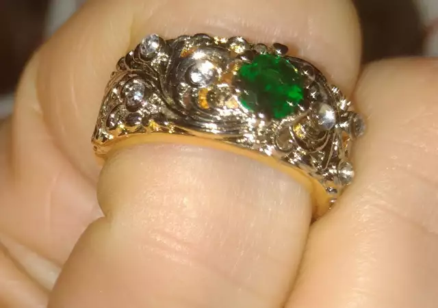 Двуцветен пръстен Изумруд във филигран