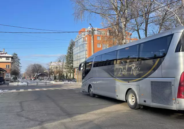 4. Снимка на Туристически автобус под наем