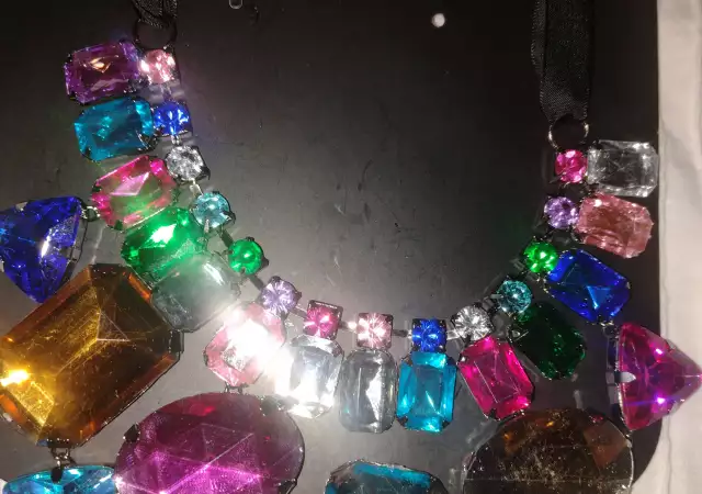2. Снимка на Огърлица с цветни кристали