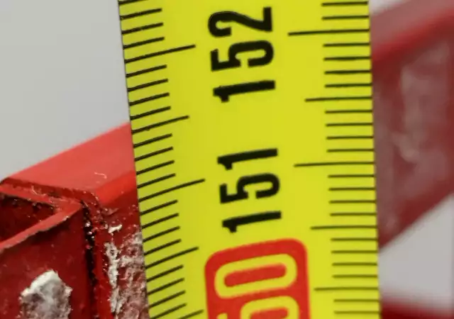 2. Снимка на Метален стелаж с наклонени рафтове 151 48 34см червен
