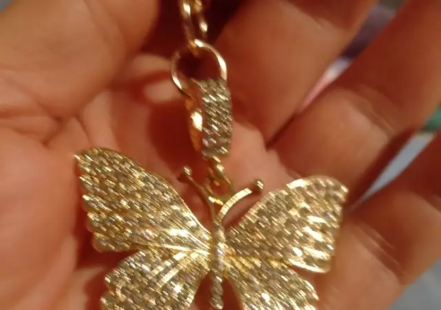 Луксозен ключодържател Златна пеперуда