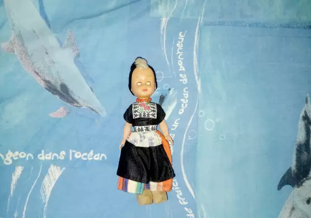 1. Снимка на Кукла с холандска носия
