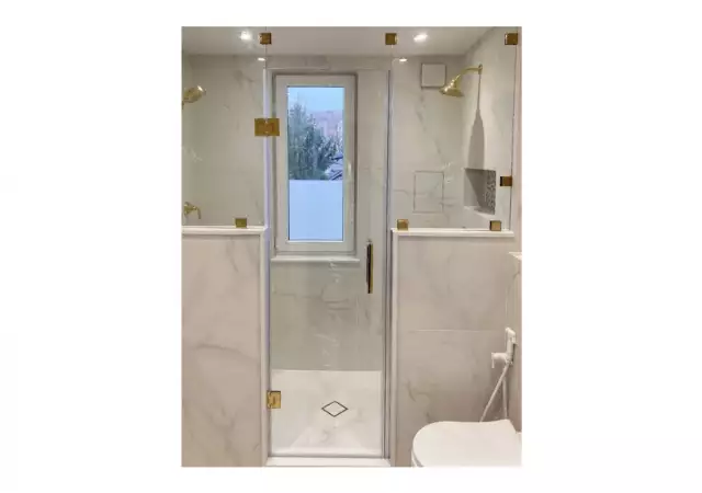 2. Снимка на ПАНДА ГЛАС Дизайн– нестандартни душ кабини, душ паравани и