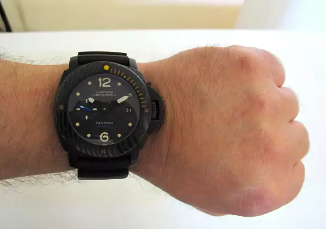 7. Снимка на Panerai Submersible Carbotech – Масивен 47 mm часовник авто