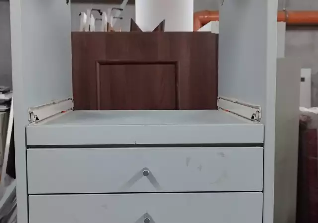 Офис шкаф с две чекмеджета и изтеглящ се рафт 46 48 70см