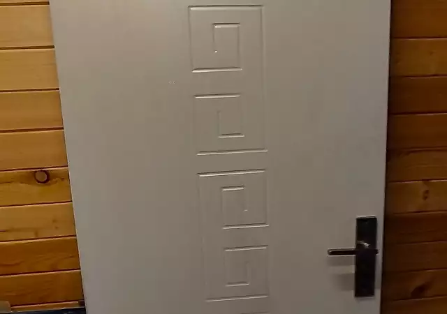 1. Снимка на Итериорна врата бяла плътна с дръжки и брава - 72, 2 198 без