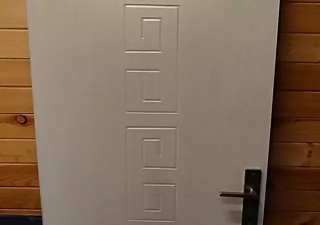 3. Снимка на Итериорна врата бяла плътна с дръжки и брава - 72, 2 198 без