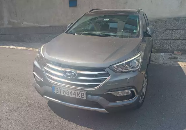 Продава се лек автомобил Hyundai Santa Fe