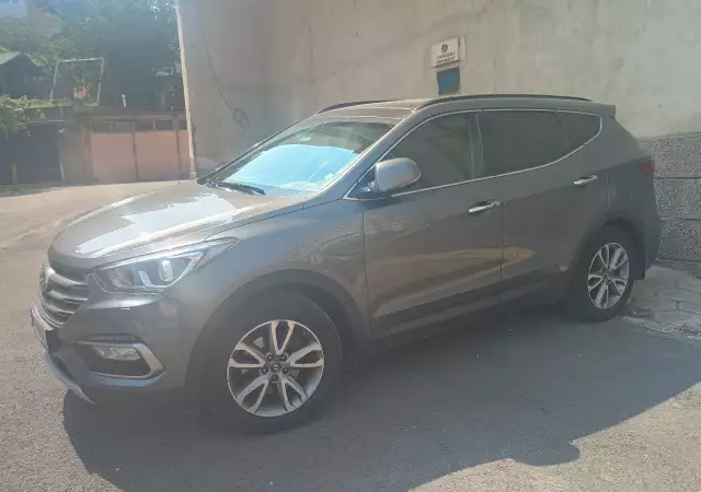 2. Снимка на Продава се лек автомобил Hyundai Santa Fe