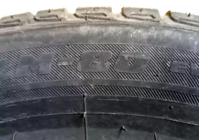 Продавам 4бр. зимни гуми BRIDGESTONE BLIZZAK LM80 Evo 225 65