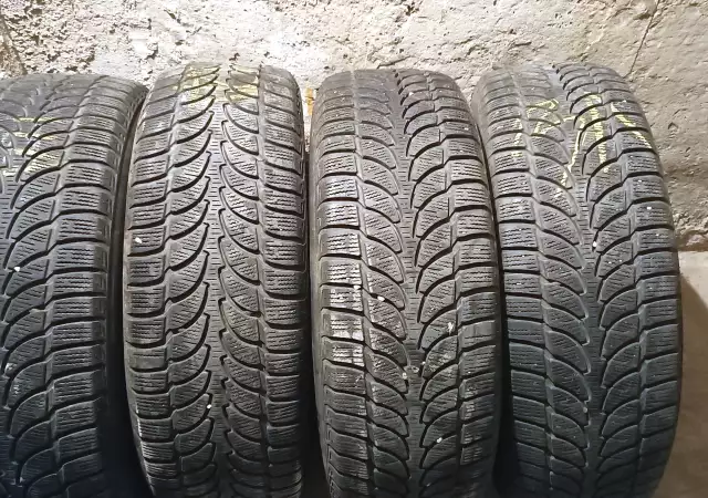 Продавам 4бр. зимни гуми BRIDGESTONE BLIZZAK LM80 Evo 225 65