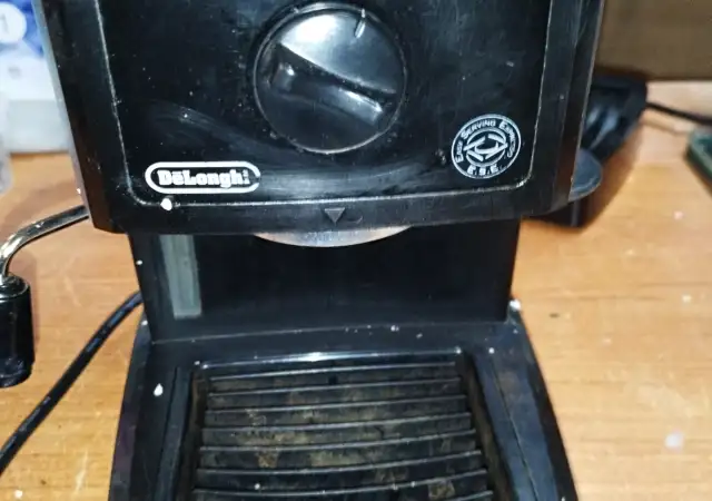 4. Снимка на Кафемашина Delonghi EC - 150 експресо с крема цедка