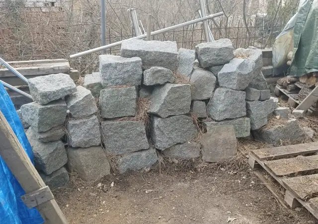 Дялан камък - дялан гранит 2, 5 м куб