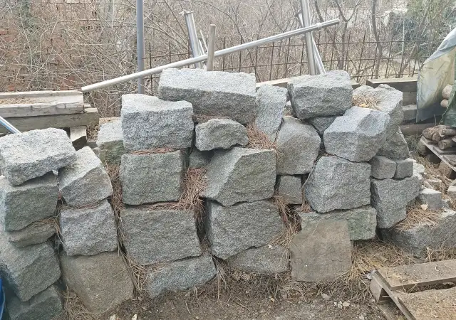 4. Снимка на Дялан камък - дялан гранит 2, 5 м куб
