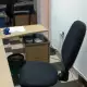 . Снимка на Офис бюро с прилежащи екстри и бизнес стол