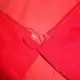 . Снимка на червено вятъроустойчиво яке