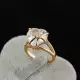 . Снимка на Изящен романтичен пръстен с кристално сърце