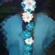 . Снимка на Лента - декорирана с цветя за страхотна плитка и красив кок