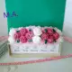 . Снимка на Красива объемна диадема с розови и бели рози