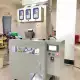. Снимка на Автоматична пакетираща машина за гранули в дойпак.