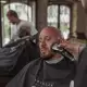. Снимка на Мъжко подстригване, оформяне на брада, гладко бръснене