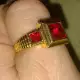 . Снимка на Моден пръстен с три рубина