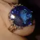 . Снимка на Луксозен пръстен с голям сапфир