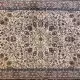 . Снимка на персийски килими и пътеки в перфектно състояние