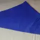 . Снимка на Триъгълен шал в кралско синьо